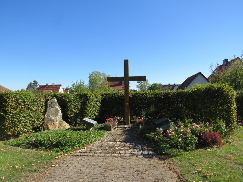Ehrendenkmal auf dem Friedhof Ehrsten in Calden