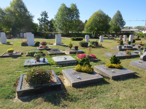Grabstätten von Feuerbestattungen auf dem Friedhof Calden