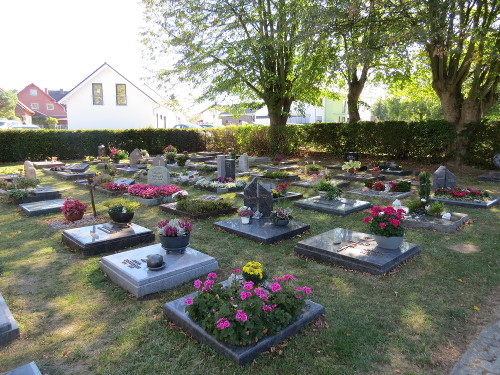 Grabstätten von Urnenbestattungen auf dem Friedhof Calden