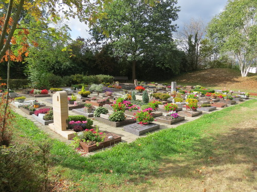 Einzel- und Doppelgrabstätten von Feuerbestattungen auf dem Friedhof Bergshausen in Fuldabrück