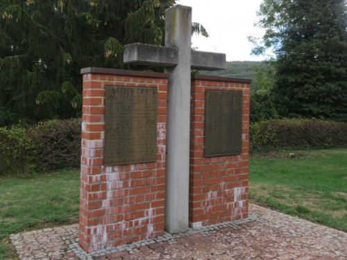 Ehrengrabstätte auf dem Friedhof Dennhausen in Fuldabrück
