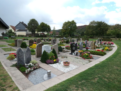 Einzelgrabstätten von Beerdigungen auf dem Friedhof Dittershausen in Fuldabrück