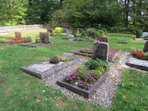 Einzelgrabstätten von Beerdigungen auf dem Friedhof Knickhagen in Fuldatal