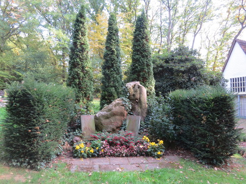 Gedenkstätte auf dem Friedhof Knickhagen in Fuldatal