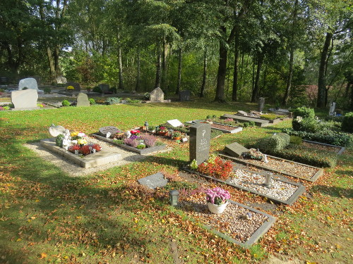 Einzelgrabstätten von Beerdigungen auf dem Friedhof Rothwesten in Fuldatal