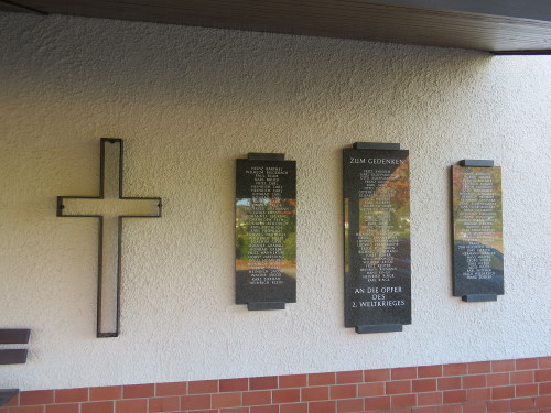 Gedenktafeln auf dem Friedhof Dörnberg in Habichtswald