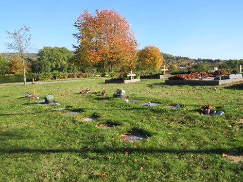 Rasengrabstätten auf dem Friedhof Ehlen in Habichtswald