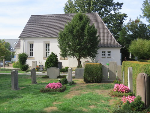 Friedhof Niederzwehren in Kassel, Seitenaufnahme der Friedhofskapelle