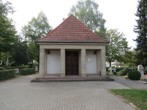 Eingang der Friedhofskapelle in Kassel Oberzwehren