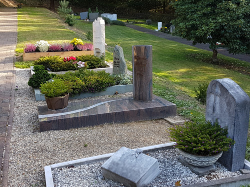 Erdbestattung auf dem Friedhof in Dahlheim