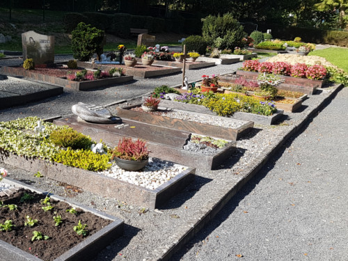 Beerdigung auf dem Friedhof in Sichelnstein