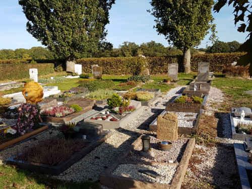 Beerdigung auf dem Friedhof in Uschlag