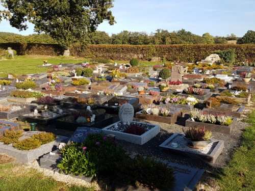 Urnenbestattung auf dem Friedhof in Uschlag